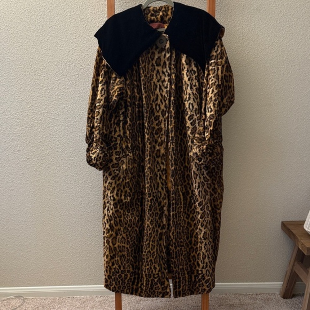 Vintage Cathy Waterman Leopard Print Long Coat with black velvet caplet - Picture 2 of 12